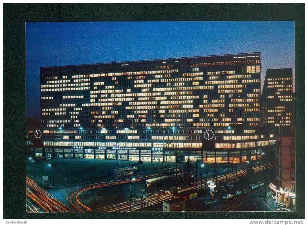 Paris - Gare Maine Montparnasse - Façade Principale Vue De Nuit ( Autobus YVON ) - Metropolitana, Stazioni