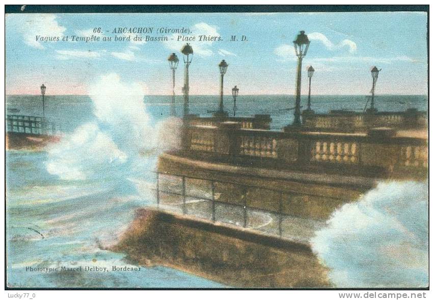 ARCACHON - Vagues Et Tempêtes Au Bord Du Bassin - Place Thiers - Arcachon