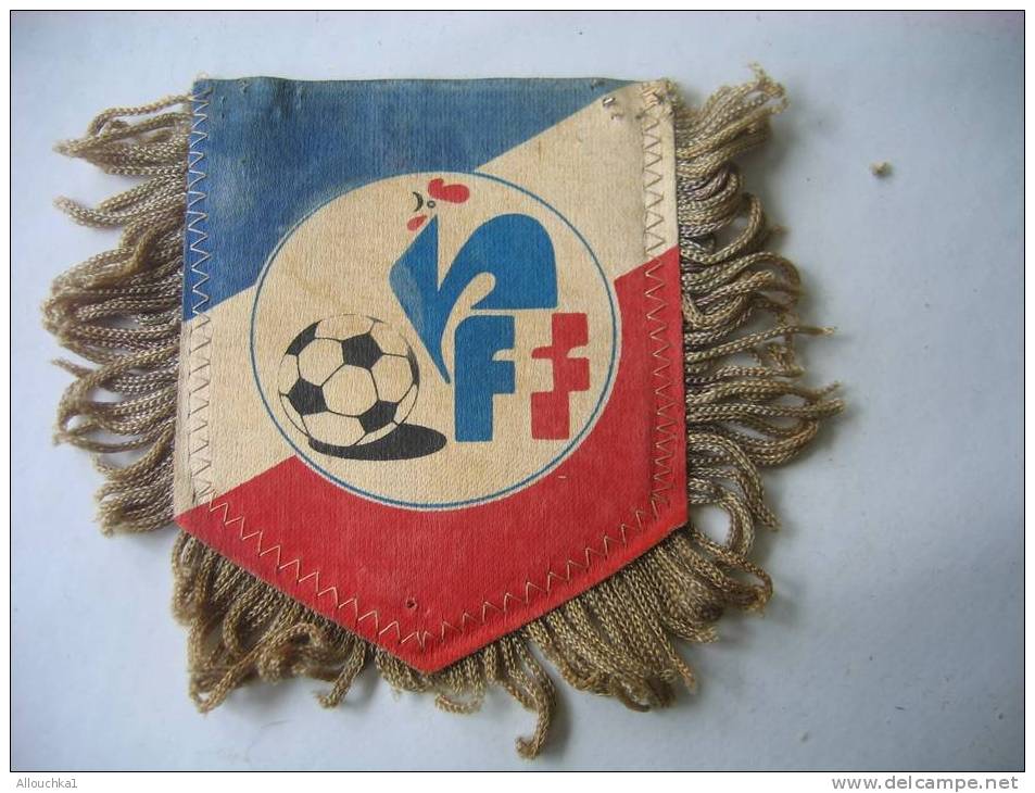 FOOT-BALL- DE LA LIGUE DE LA MEDITERRANEE - ECUSSON BLASON  FEDERATION FRANCAISE DE FOOT-BALL - Habillement, Souvenirs & Autres