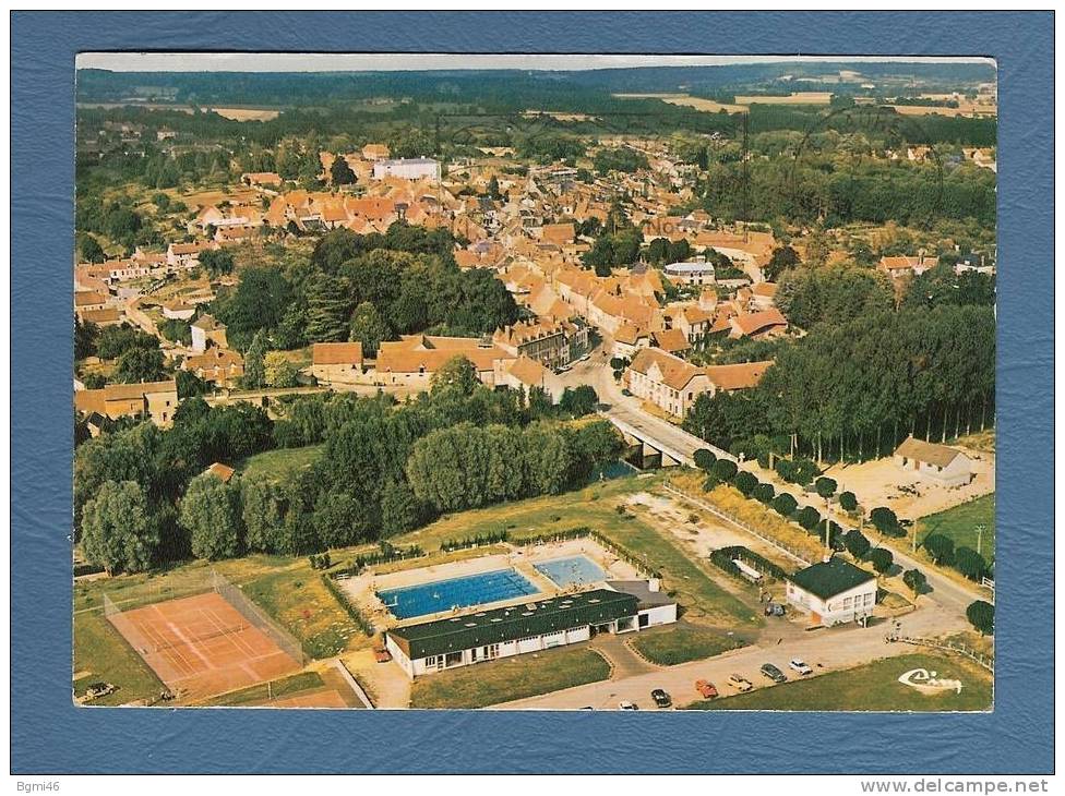 * CPM..( 61 )..REMALARD...Vue Panoramique Aérienne - Piscine - Tennis - Remalard