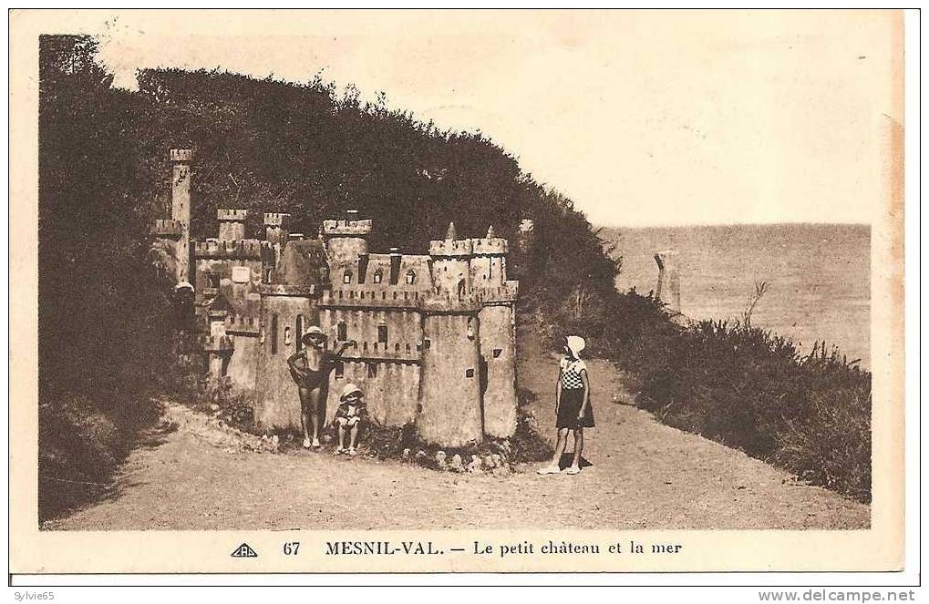 MESNIL-VAL-le Petit Chateau Et La Mer - Mesnil-Val