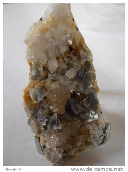 FLUORINE BLEUE SUR QUARTZ CRIST LIMPIDE 55 X 25 MM MARSANGES  AUVERGNE - Mineralien