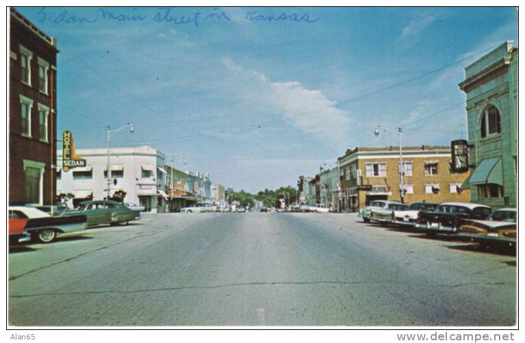 Sedan Kansas Main Street View On Vintage Postcard, 50s And 60s Vintage Autos - Altri & Non Classificati