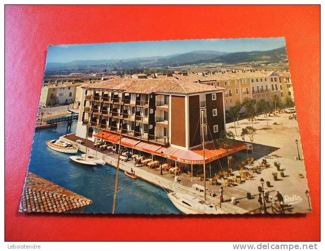 CPSM (83-VAR)-PORT-GRIMAUD-L'HOTEL"UTORING"-ET LA PLACE DU MARCHE-PREMIERE CITE LACUSTRE DE FRANCE-TBEG - Port Grimaud