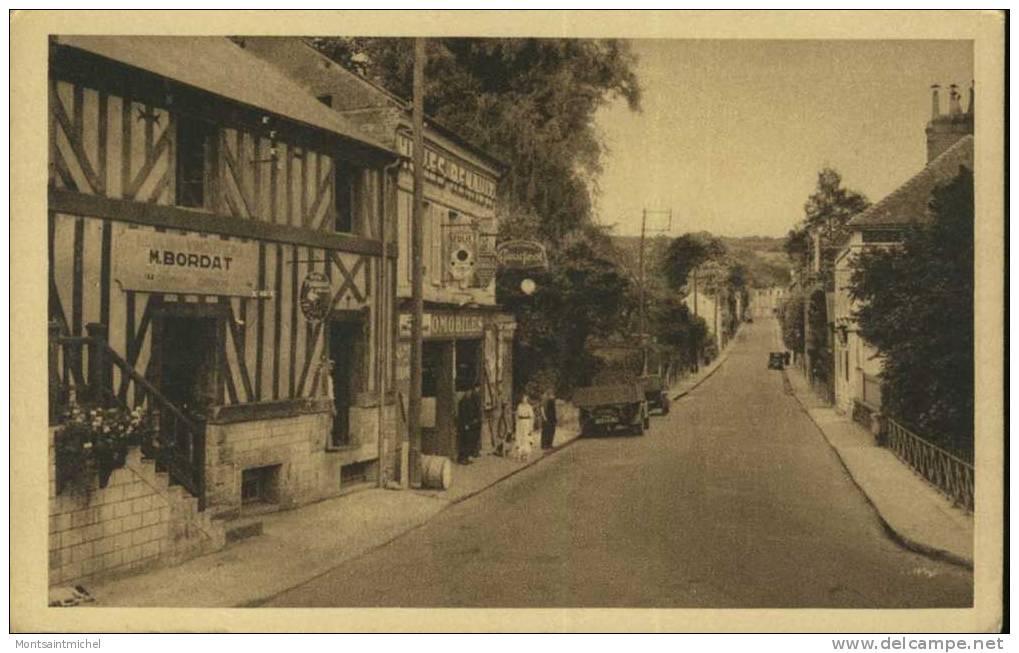 Vimoutiers. Orne 61. Rue De Lisieux. M. Bordat. Pubs: Huiles Renault. Peugeot. Potasse D´Alsace... - Vimoutiers