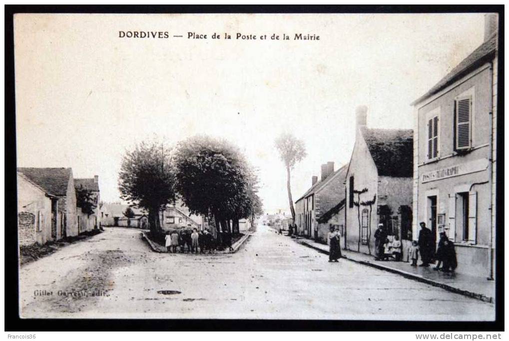 DORDIVES - Place De La Poste Et De La Mairie - Carte écrite En 1929 - Parfait état - Superbe Cliché - RARE - Dordives