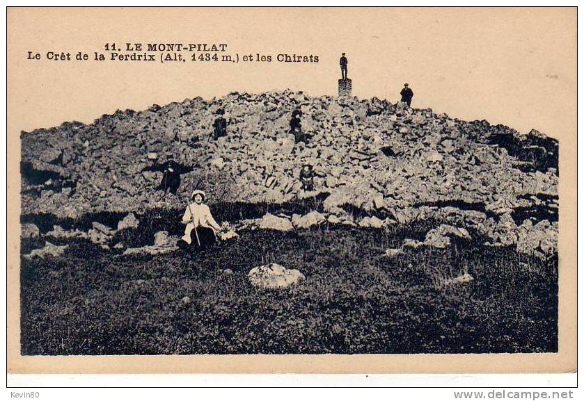 42 MONT PILAT Le Crêt De La Perdrix (Alt 1434 M) Et Les Chirats Cpa Animée - Mont Pilat