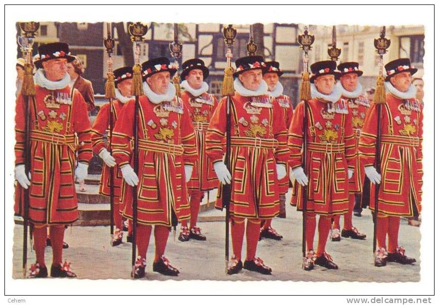 LONDRES YEOMEN WARDERS AT THE TOWER OF LONDON - Tower Of London