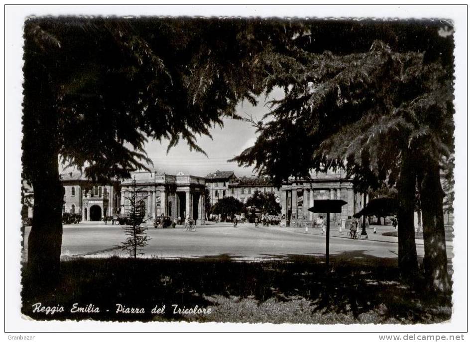 REGGIO EMILIA, PIAZZA DEL TRICOLORE, B/N, VG 1954, ANIMATA **** - Reggio Nell'Emilia