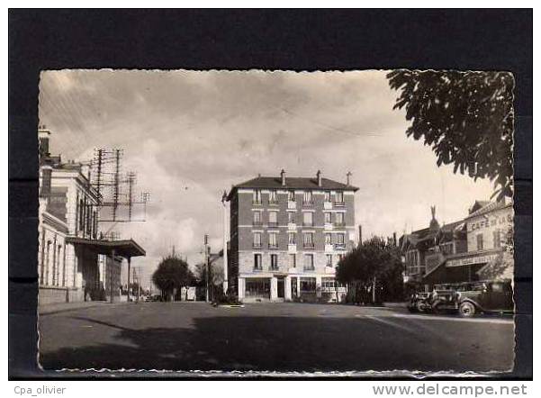 78 CONFLANS STE HONORINE Place De La Gare, Café, Ed Collin 663, CPSM 9x14, 1952 - Conflans Saint Honorine