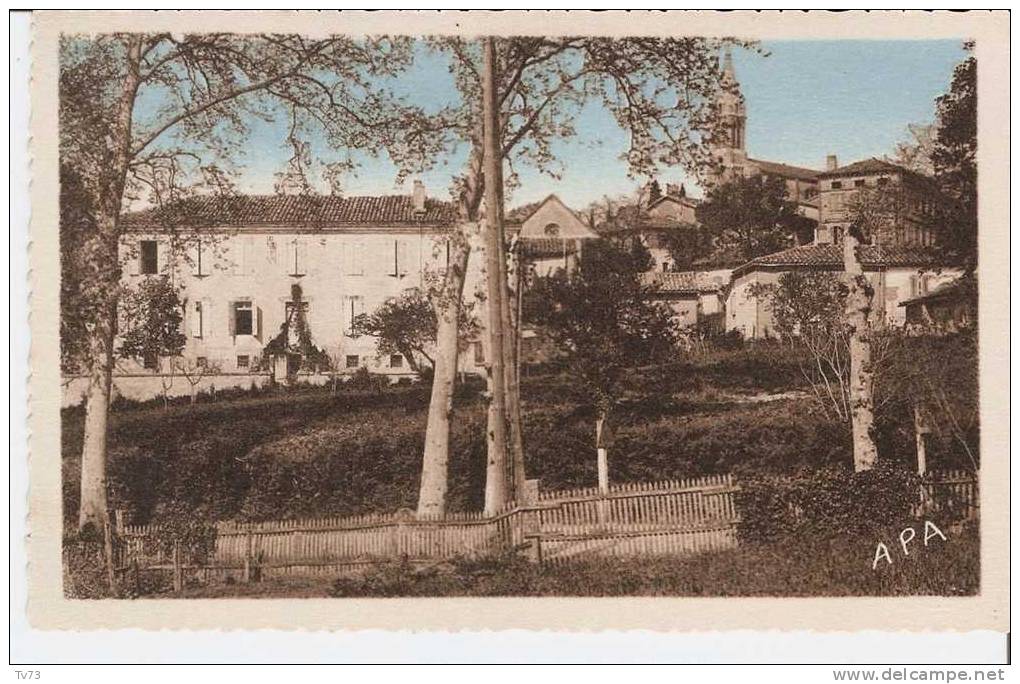 CpE3188 - MONTCLAR De QUERCY - Le Pensionat St Joseph Et Clocher  - (82 - Tarn Et Garonne) - Montclar De Quercy