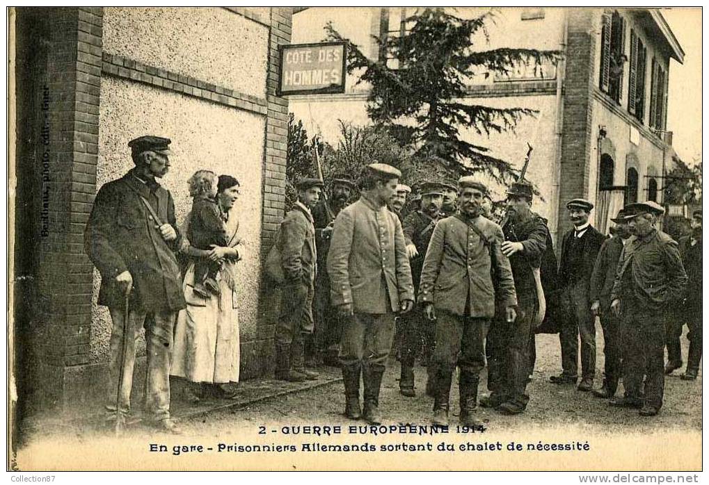 56 - MORBIHAN - GUER - GARE - GUERRE 1914-1918 - PRISONNIERS ALLEMANDS Sortant Du CHALET De NECESSITE - TOILETTE PUBLIC - Guer Coetquidan