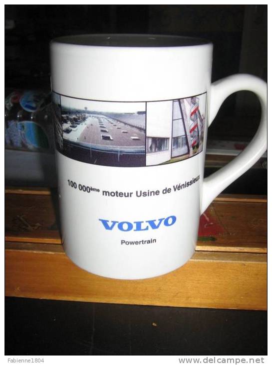 MUG OU CHOPE THEME TRAIN SNCF SOUVENIR DU 100 000 ème MOTEUR VOLVO VENISSIEUX - Obj. 'Souvenir De'