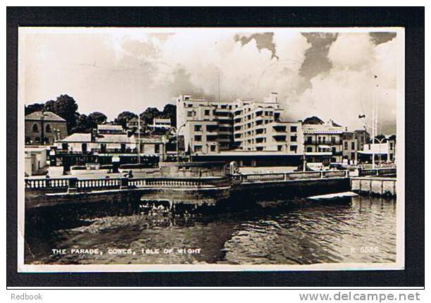 1960 Real Photo Postcard Cowes Isle Of Wight - The Parade - Ref 243 - Cowes