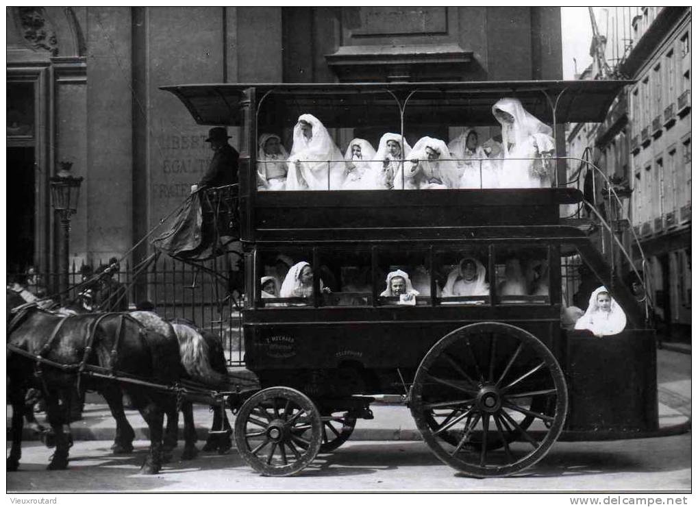 CPSM.   PARIS 1900.  PREMIERE COMMUNION. - Communion