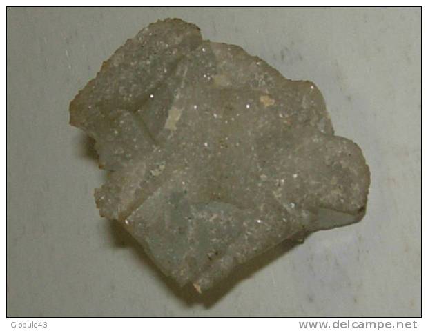 6 CUBES DE FLUORINE ENCHEVETRES PARTIELLEMENT RECOUV DE QUARTZ 4 X 3 CM MARSANGES - Mineralien