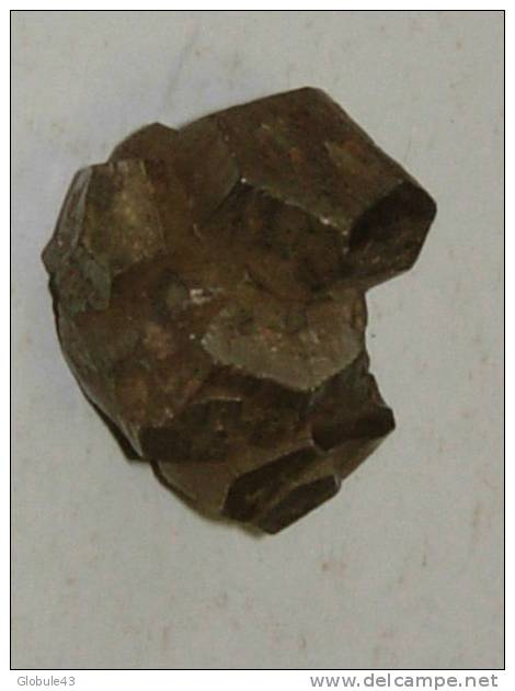 PYRITE  4 X 4 CM  ILE D´ELBE Italie  (en Vrai La Pièce Est Jaune) - Mineralen
