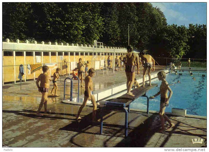 Carte Postale 80. Doullens   La Piscine Trés Beau Plan - Doullens