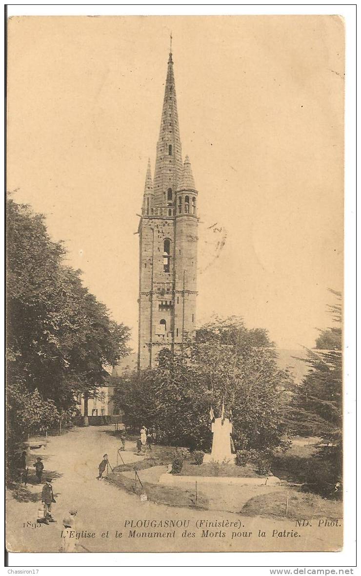 29  -  PLOUGASNOU  - L´église Et Le Monument Des Morts Pour La Patrie -  Animée - Plougasnou