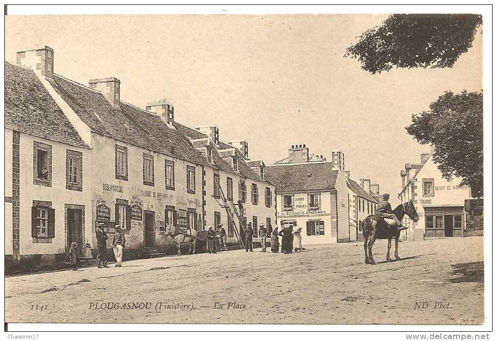 29  -  PLOUGASNOU  -La Place  - Animée : Cavalier - Boulangerie, Débit De Boissons, Attelage Cheval, Pub - Plougasnou