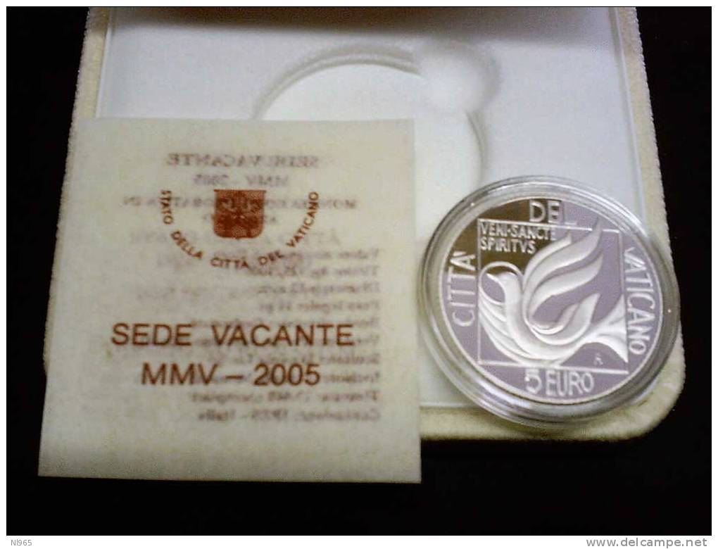 VATICANO  VATIKAN - SEDE VACANTE -  5 EURO ARGENTO FONDO SPECCHIO ( PROOF ) ANNO 2005 IN CONFEZIONE ORIGINALE - Vatican