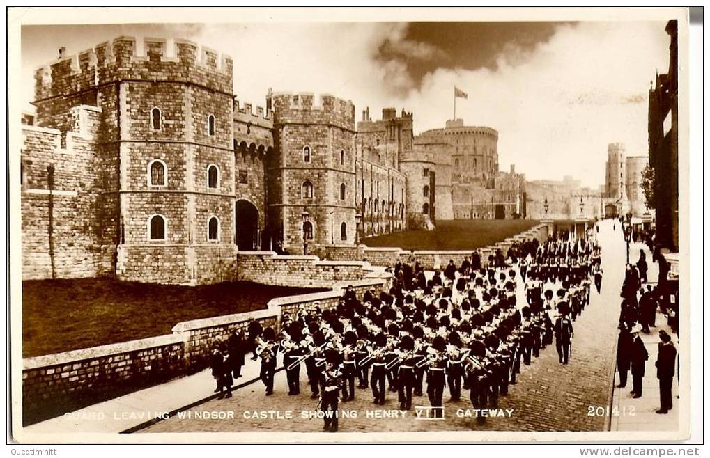 Londres.Guard Leaving Windsor Castle.1956 - Windsor Castle
