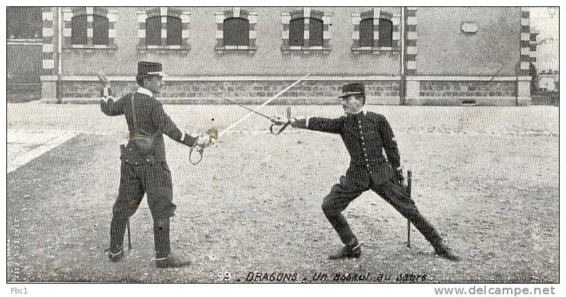 CPA: Sports - Escrime - Dragons - Un Assaut Au Sabre (Carte Petit Format) - Fencing