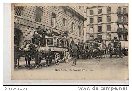 Paris Vécu    ..Une Station D'omnibus..attelage Cheval - Artisanry In Paris