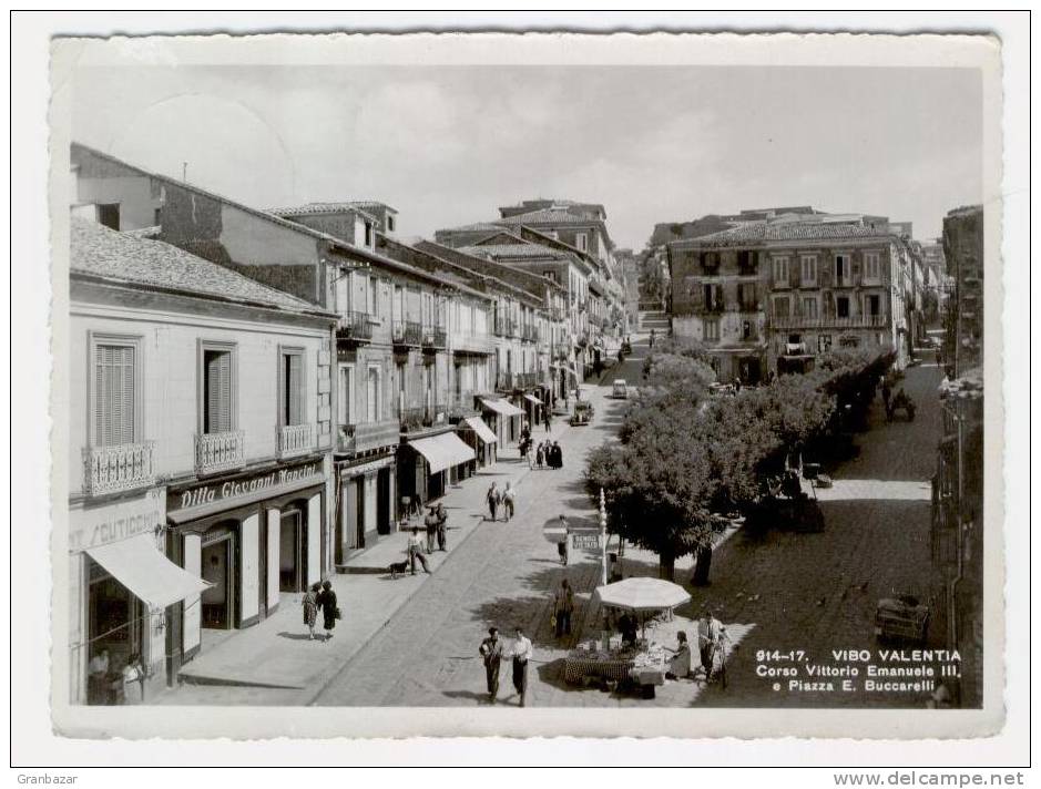 VIBO VALENTIA, CORSO V. EMANUELE III E PIAZZA BUCCARELLI, B/N, VG ANNI 40/50, ANIMATA  ****** - Vibo Valentia