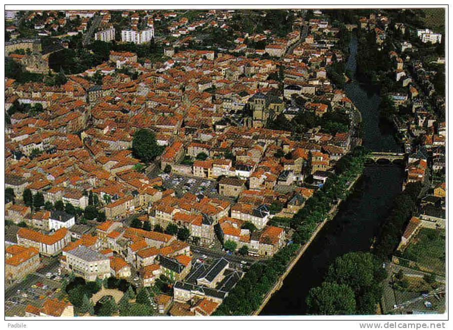 Carte Postale  46.  Figeac Vue D´avion   Trés Beau Plan - Figeac