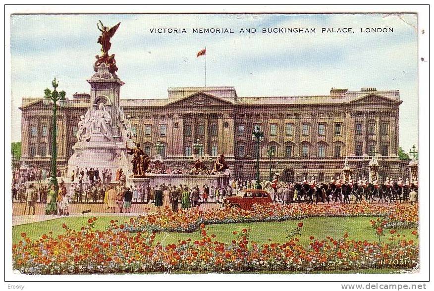 PGL - 0369 ENGLAND LONDON VICTORIA MEMORIAL AND BUCKINGHAM PALACE 1957 - Buckingham Palace