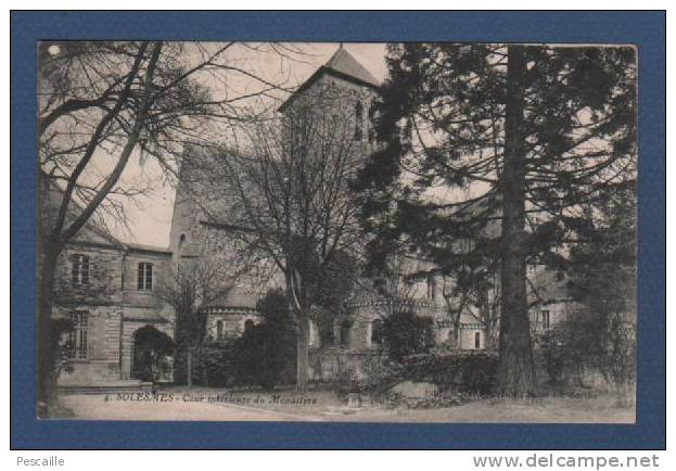 CP SOLESMES - COUR INTERIEURE DU MONASTERE - CIRCULEE 1926 AVEC TIMBRES PAYS BAS - Solesmes