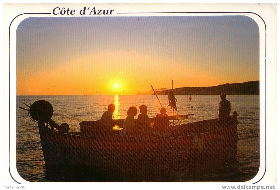 Pêche - Bateau Au Coucher De Soleil Sur La Méditérranée - Fishing