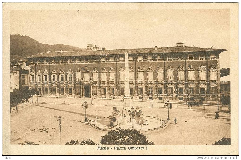 MASSA  PIAZZA UMBERTO I - B/N N/V ANNI 40 - ANIMATA  - FORMATO PICCOLO  9X14 - Massa