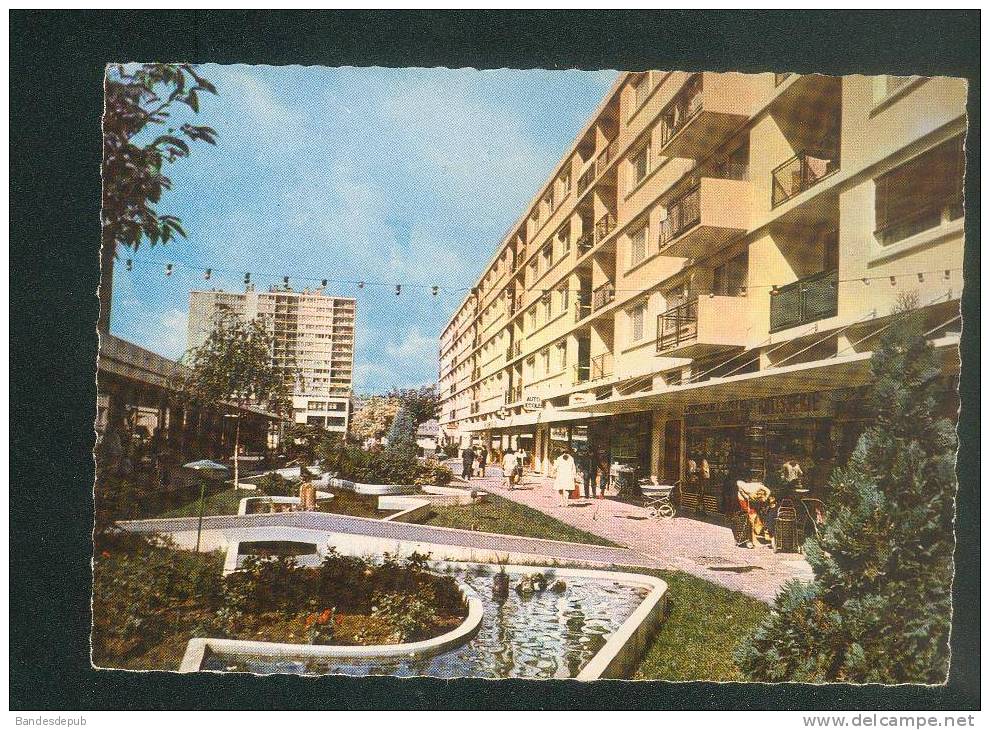 Ris Orangis (91) - Centre Commercial ( Quartier HLM Animée  Cité H.L.M RAYMON) - Ris Orangis