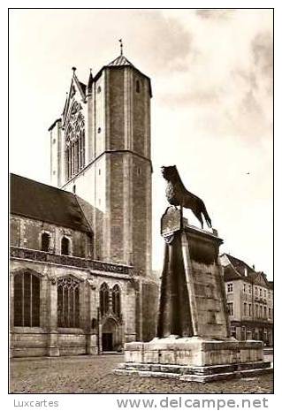 DOM ST BLASII   .   BRAUNSCHWEIG . LÖWENDENKMAL. (12.  Jahrhundert ). - Braunschweig