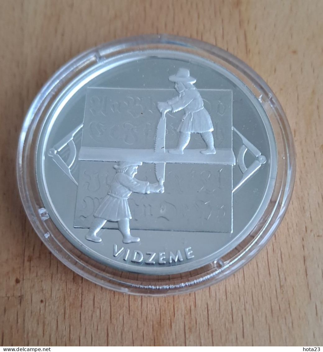 Latvia  , Lettonia , Lettland - 1 Lats Silver Coin  Vidzeme Horse Carriage ; Ploughboy   2004  Y Proof - Lettonie