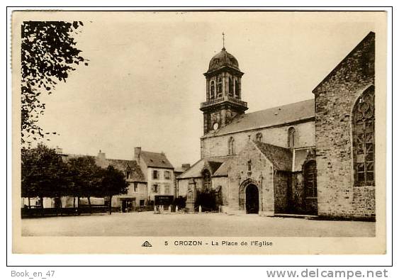 {65601} 29 Finistère Crozon , La Place De L´ Eglise ; Editions  Masson  ( Logo CAP Sur Recto) ;  N°   5 - Crozon