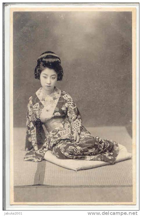 JAPAN JAPANESE GEISHA IN COSTUME OLD POSTCARD #001 - Unclassified