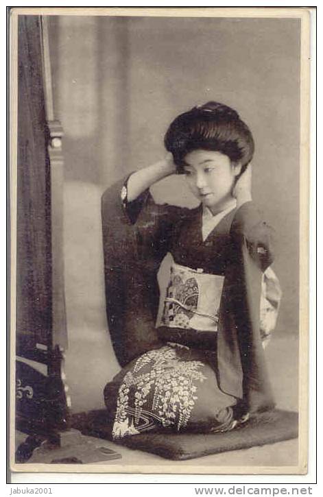 JAPAN JAPANESE GEISHA IN COSTUME OLD POSTCARD #005 - Unclassified