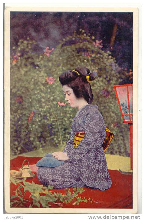 JAPAN JAPANESE GEISHA IN COSTUME OLD POSTCARD #008 - Unclassified