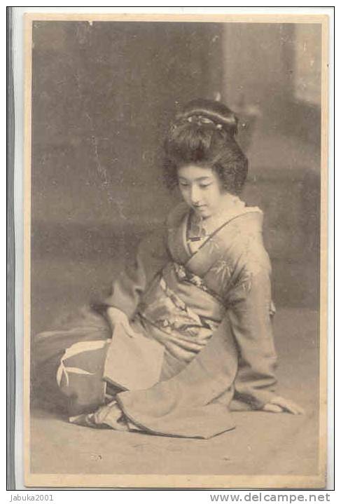 JAPAN JAPANESE GEISHA IN COSTUME OLD POSTCARD #016 - Unclassified