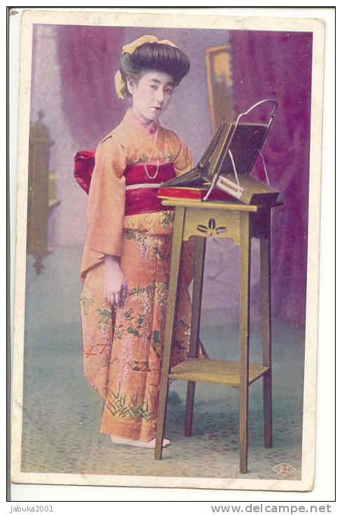 JAPAN JAPANESE GEISHA IN COSTUME OLD POSTCARD #025 - Non Classés