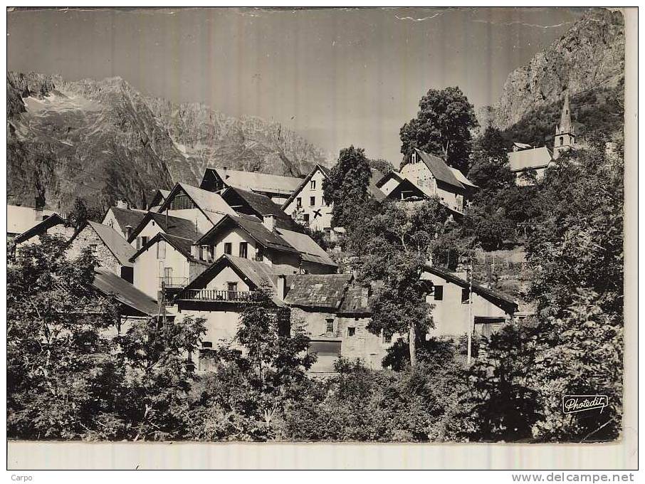 VÉNOSC-VILLAGE. - Le Village Dominé Par Le Grand Rochaille. - Vénosc