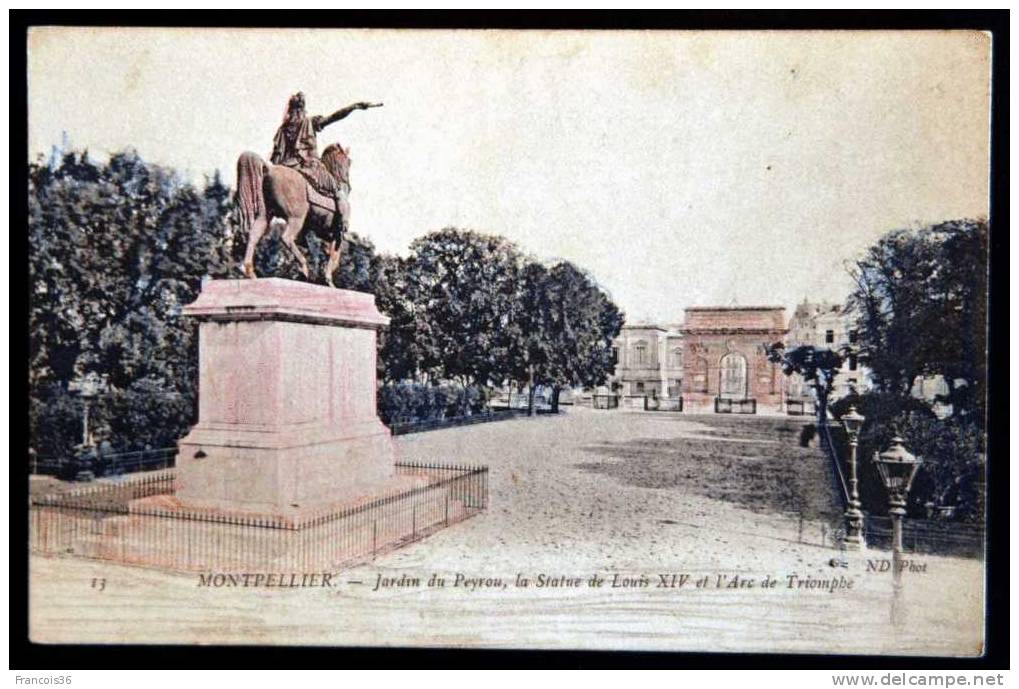 Montpellier - Jardin Du Peyrou - La Statue De Louis XIV Et L'Arc De Triomphe - Carte Vierge En Parfait état - - Montpellier