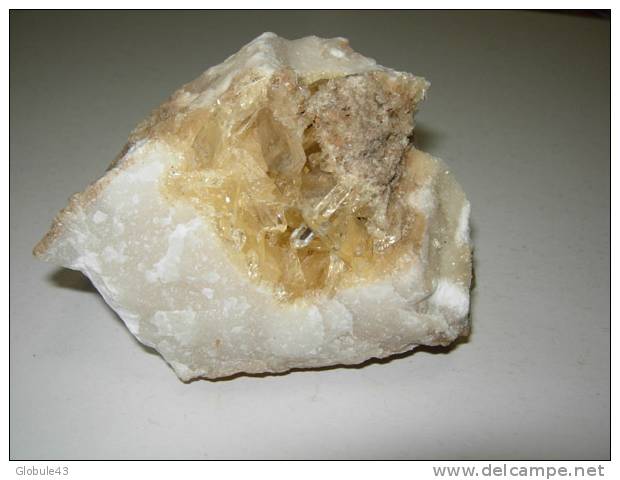 GYPSE Variété  SELENITE FUENTE DE EBRO ZARAGOSA 10 X 9 Cm   ESPAGNE - Minéraux
