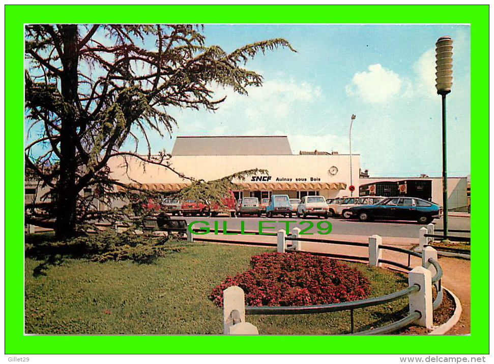 AULNAY-SOUS-BOIS (93) - LA GARE SNCF - ANIMÉE DE VOITURES - EDITIONS RAYMON - - Aulnay Sous Bois