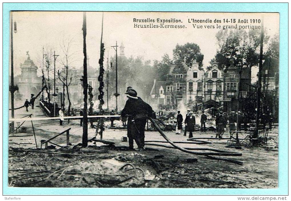 Pompiers INCENDIE DE L'EXPOSITION MONDIALE  BRUXELLES EN 1910  BRAND BRANDWEER ZICHT NAAR LE GRAND PORTIQUE - Festivals, Events