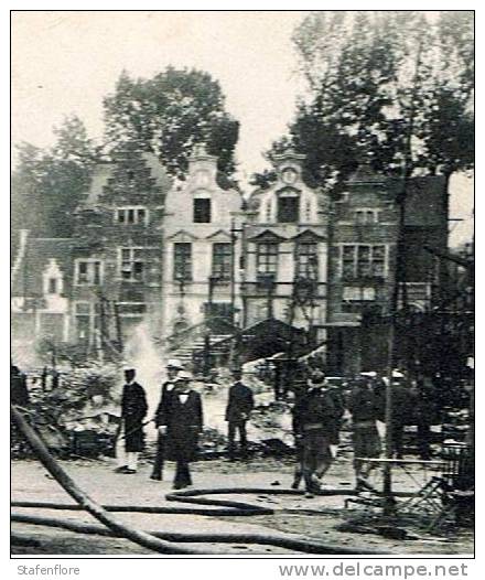 Pompiers INCENDIE DE L'EXPOSITION MONDIALE  BRUXELLES EN 1910  BRAND BRANDWEER ZICHT NAAR LE GRAND PORTIQUE - Feesten En Evenementen