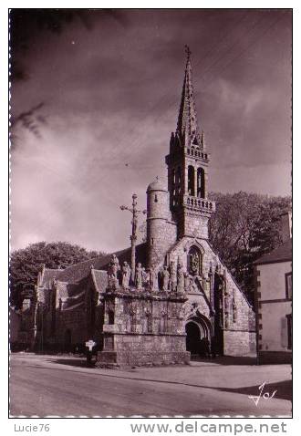 CONFORT  -  Le Calvaire à Personnages - L´ Eglise Avec Son Clocher à Tourelle D´Escalier   XVIè S. - N°  1111 - Confort-Meilars